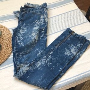Free People - Floral Jeans - Zipper Ankles - 27